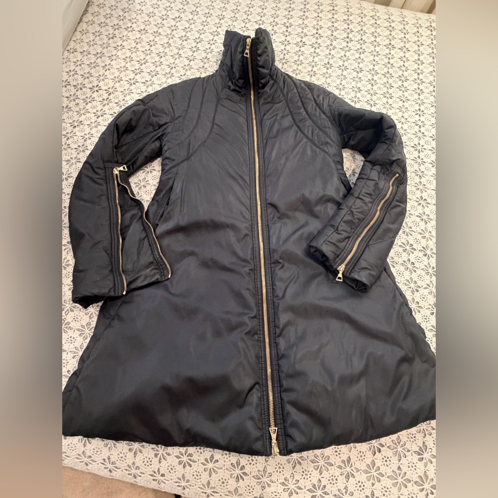 Pre- Loved Tag missing l good condition BLK Long Quilted Coat l Gold Zippers S
